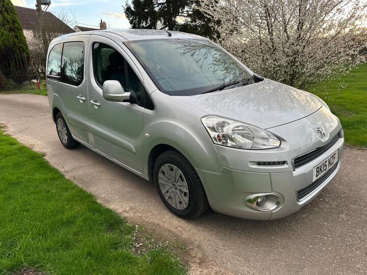 Peugeot Partner Tepee 1.6 HDi Tepee S EGC (s/s) 5dr Peugeot Partner Tepee 1.6 HDi Tepee S EGC (s/s) 5dr
