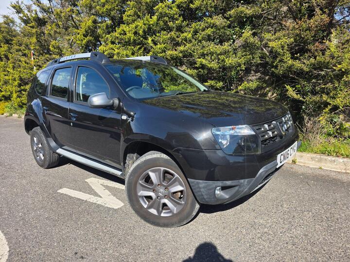 Dacia Duster 1.5 DCi Laureate Euro 6 (s/s) 5dr Dacia Duster 1.5 DCi Laureate Euro 6 (s/s) 5dr