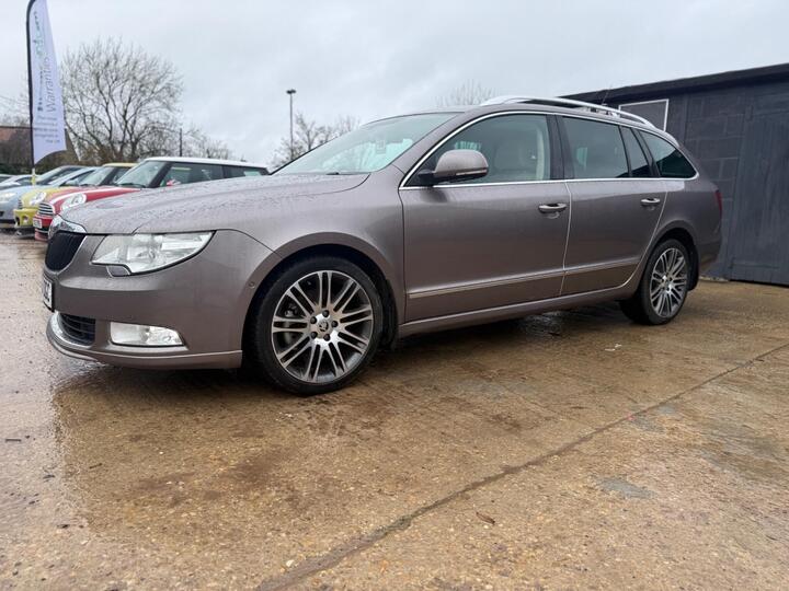 Skoda Superb 2.0 TDI Elegance DSG Euro 5 5dr