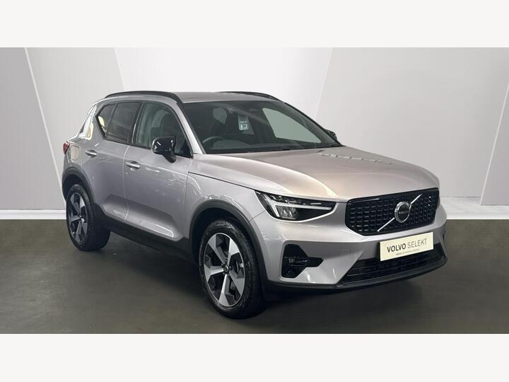 Volvo XC40 2.0 B3 MHEV Plus Dark DCT Auto Euro 6 (s/s) 5dr