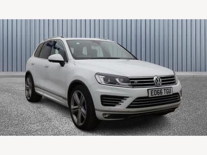 Volkswagen Touareg 3.0 TDI V6 BlueMotion Tech R-Line Plus Tiptronic 4WD Euro 6 (s/s) 5dr Volkswagen Touareg 3.0 TDI V6 BlueMotion Tech R-Line Plus Tiptronic 4WD Euro 6 (s/s) 5dr