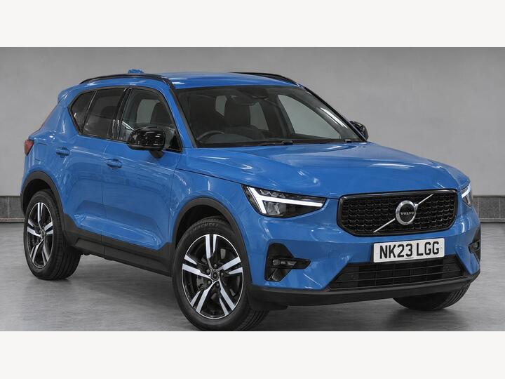 Volvo XC40 2.0 B3 MHEV Plus Dark DCT Auto Euro 6 (s/s) 5dr