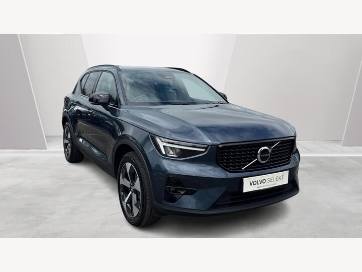 Volvo XC40 2.0 B4 MHEV Plus Dark DCT Auto Euro 6 (s/s) 5dr