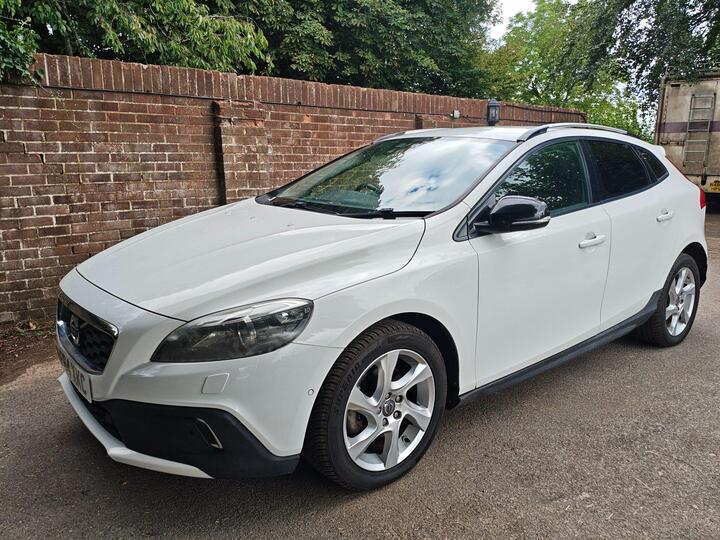 Volvo V40 Cross Country 1.6 T4 Lux Nav Hatchback 5dr Petrol Powershift Euro 5 (s/s) (180 Ps)