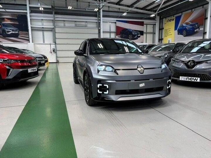 Renault 5 E-Tech Electric Comfort Range 52kWh Roland Garros+ Auto 5dr
