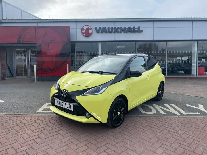 Toyota AYGO 1.0 VVT-i X-cite 3 Yellow Bi-Tone Euro 6 5dr Toyota AYGO 1.0 VVT-i X-cite 3 Yellow Bi-Tone Euro 6 5dr