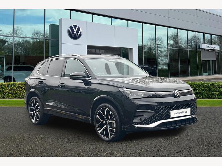 Volkswagen Tiguan 1.5 TSI EHybrid 19.7kWh R-Line DSG Euro 6 (s/s) 5dr Volkswagen Tiguan 1.5 TSI EHybrid 19.7kWh R-Line DSG Euro 6 (s/s) 5dr