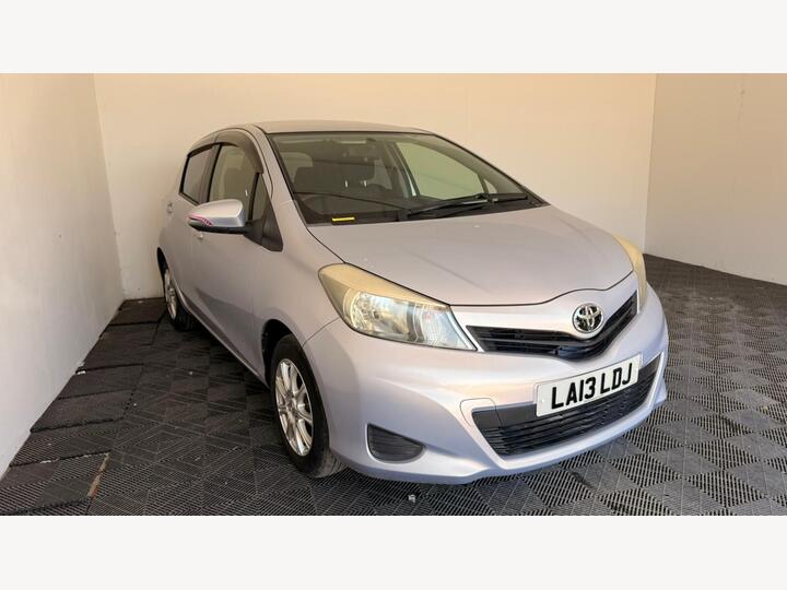 Toyota Yaris 1.0 Dual VVT-i TR Multidrive S Euro5 5dr