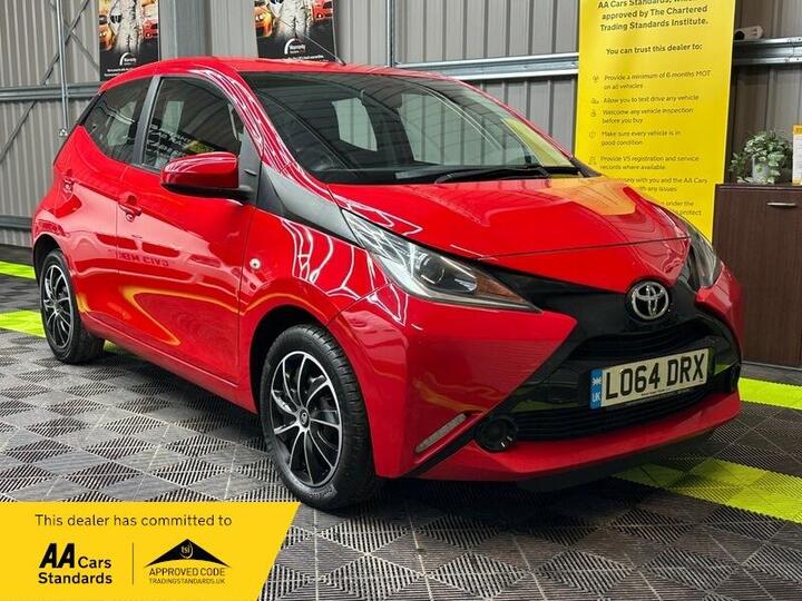 Toyota AYGO 1.0 VVT-i X-play Euro 5 5dr Euro 5 Toyota AYGO 1.0 VVT-i X-play Euro 5 5dr Euro 5