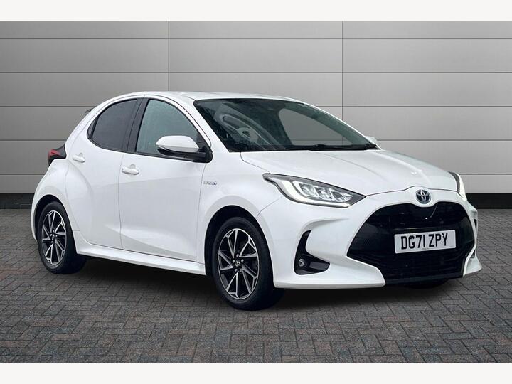 Toyota Yaris 1.5 VVT-h Design E-CVT Euro 6 (s/s) 5dr Toyota Yaris 1.5 VVT-h Design E-CVT Euro 6 (s/s) 5dr