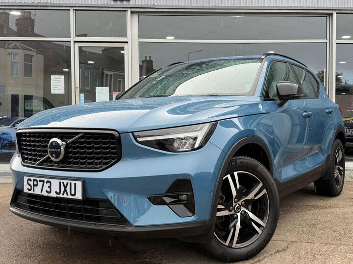 Volvo XC40 2.0 B3 MHEV Plus Dark DCT Auto Euro 6 (s/s) 5dr