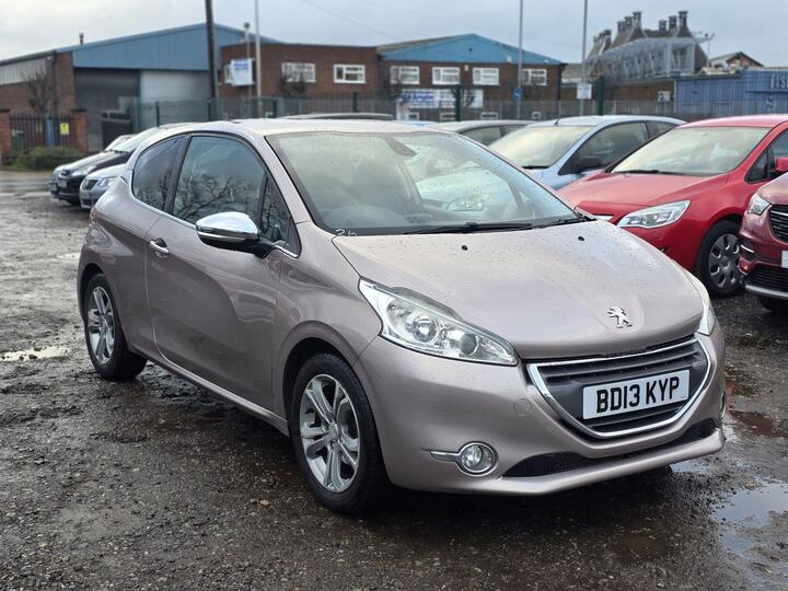 Peugeot 208 1.2 VTi Allure Euro 5 3dr