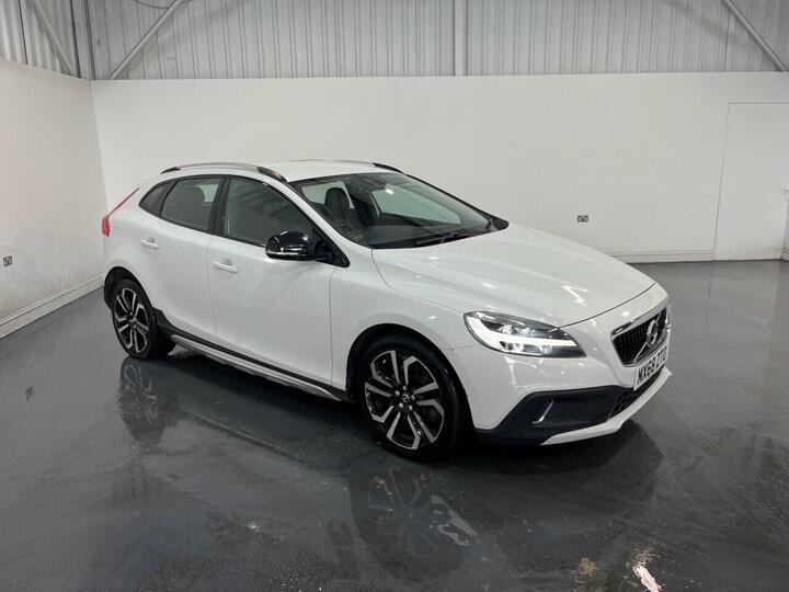 Volvo V40 CROSS COUNTRY 1.5 T3 GPF Pro Auto Euro 6 (s/s) 5dr