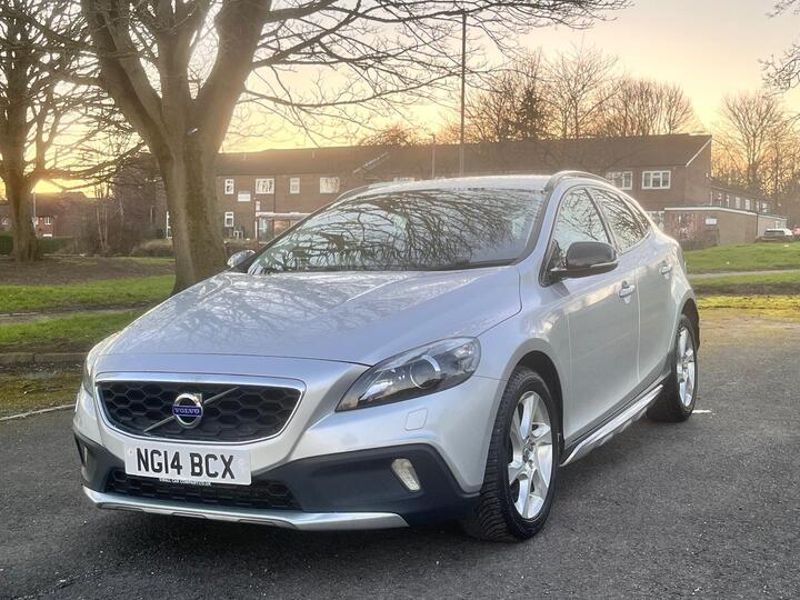 Volvo V40 Cross Country 1.6 D2 Lux Euro 5 (s/s) 5dr Volvo V40 Cross Country 1.6 D2 Lux Euro 5 (s/s) 5dr