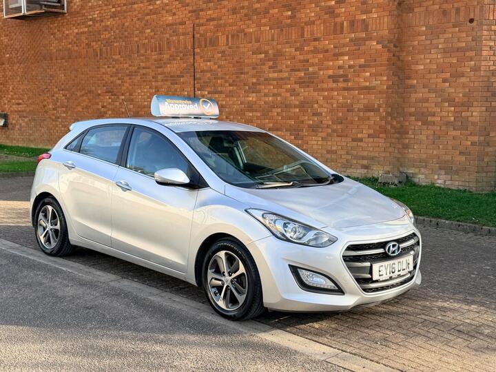 Hyundai I30 1.4 Blue Drive SE Nav Euro 6 (s/s) 5dr Hyundai I30 1.4 Blue Drive SE Nav Euro 6 (s/s) 5dr
