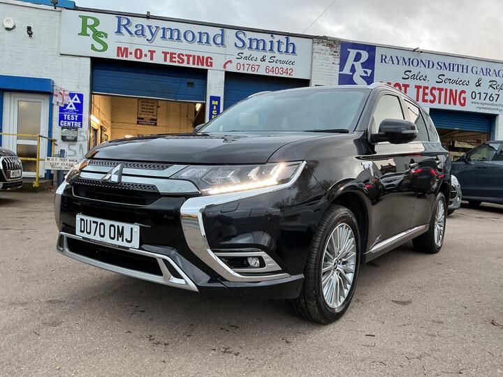 Mitsubishi Outlander 2.4h TwinMotor 13.8kWh Exceed CVT 4WD Euro 6 (s/s) 5dr Mitsubishi Outlander 2.4h TwinMotor 13.8kWh Exceed CVT 4WD Euro 6 (s/s) 5dr