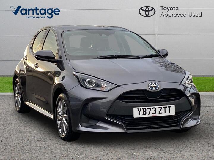 Toyota Yaris 1.5 VVT-h Icon E-CVT Euro 6 (s/s) 5dr Toyota Yaris 1.5 VVT-h Icon E-CVT Euro 6 (s/s) 5dr