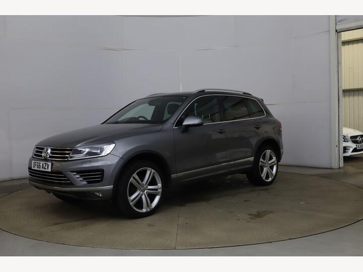 Volkswagen Touareg 3.0 TDI V6 BlueMotion Tech R-Line Plus Tiptronic 4WD Euro 6 (s/s) 5dr Volkswagen Touareg 3.0 TDI V6 BlueMotion Tech R-Line Plus Tiptronic 4WD Euro 6 (s/s) 5dr