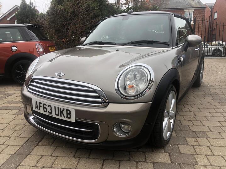 MINI Convertible 1.6 Cooper Auto Euro 6 2dr MINI Convertible 1.6 Cooper Auto Euro 6 2dr