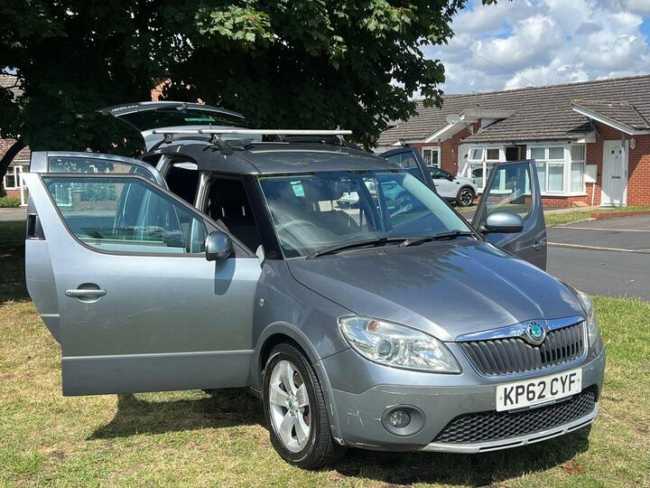 Skoda Roomster 1.2 TSI Scout Euro 5 5dr Skoda Roomster 1.2 TSI Scout Euro 5 5dr