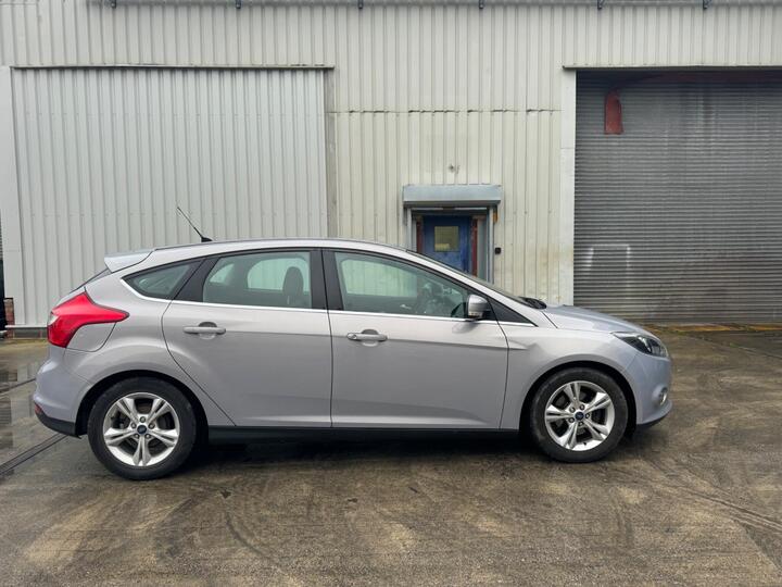 Ford Focus 1.6 Zetec Powershift Euro 5 5dr