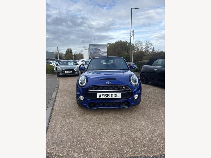MINI Convertible 2.0 Cooper S Euro 6 (s/s) 2dr MINI Convertible 2.0 Cooper S Euro 6 (s/s) 2dr