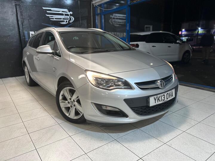 Vauxhall Astra 2.0 CDTi SRi Sports Tourer Auto Euro 5 5dr Vauxhall Astra 2.0 CDTi SRi Sports Tourer Auto Euro 5 5dr