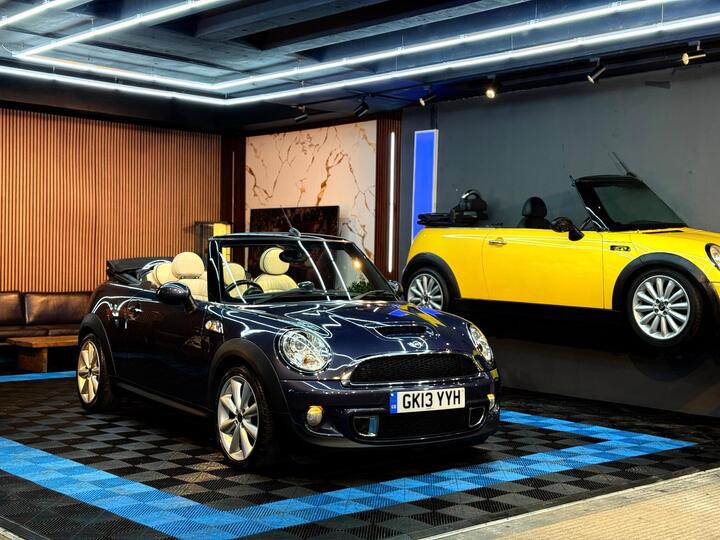 MINI Convertible 1.6 Cooper S Euro 5 (s/s) 2dr