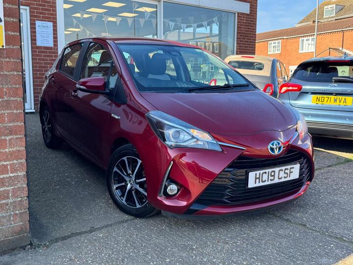 Toyota Yaris 1.5 VVT-h Icon Tech E-CVT Euro 6 (s/s) 5dr