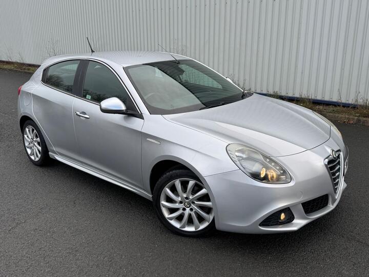 Alfa Romeo Giulietta 2.0 JTDM-2 Veloce Euro 5 (s/s) 5dr