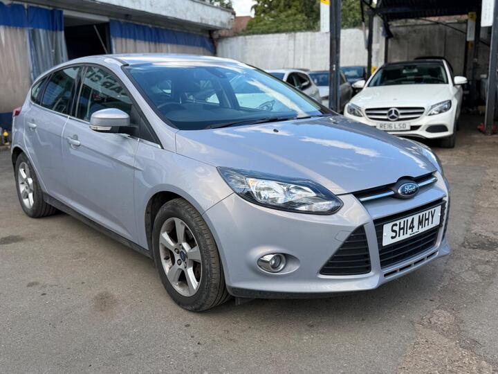 Ford Focus 1.6 Zetec Navigator Powershift Euro 5 5dr
