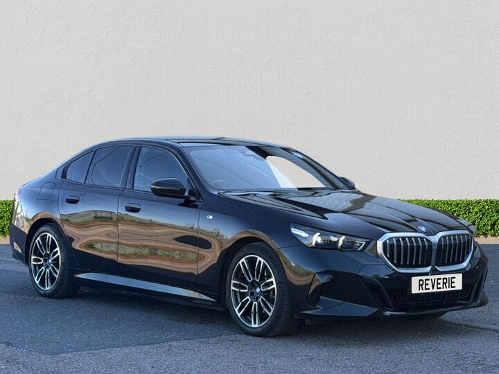 BMW 5 SERIES 2.0 530e 22.1kWh M Sport Steptronic Euro 6 (s/s) 4dr BMW 5 SERIES 2.0 530e 22.1kWh M Sport Steptronic Euro 6 (s/s) 4dr
