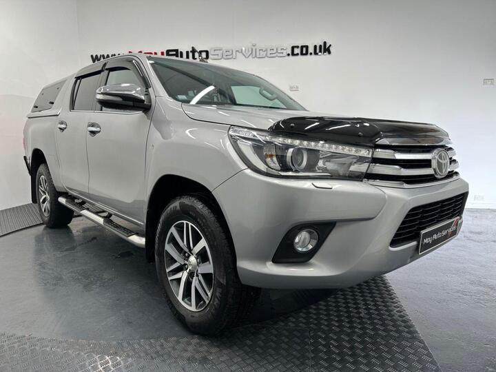 Toyota HI-LUX 2.4 D-4D Invincible Auto 4WD Euro 6 4dr (TSS, 3.5t)