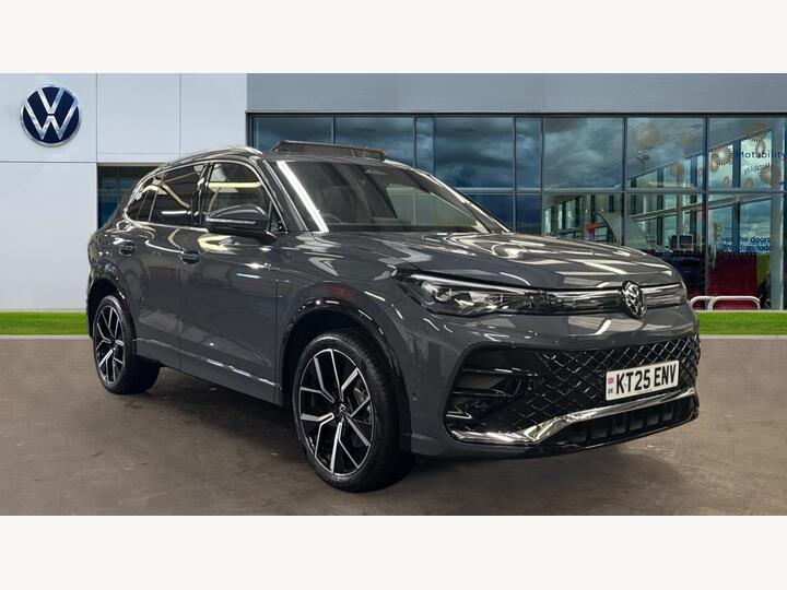 Volkswagen Tiguan 1.5 TSI EHybrid 19.7kWh R-Line DSG Euro 6 (s/s) 5dr Volkswagen Tiguan 1.5 TSI EHybrid 19.7kWh R-Line DSG Euro 6 (s/s) 5dr