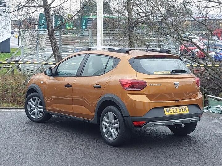Dacia Sandero Stepway 1.0 TCe Essential Euro 6 (s/s) 5dr Dacia Sandero Stepway 1.0 TCe Essential Euro 6 (s/s) 5dr