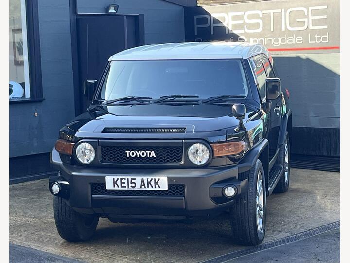 Toyota FJ Cruiser 4.0 V6 4X4 AUTO Right Hand Drive Toyota FJ Cruiser 4.0 V6 4X4 AUTO Right Hand Drive