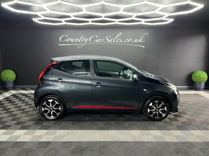 Toyota AYGO 1.0 VVT-i X-play Euro 6 5dr (Safety Sense) Toyota AYGO 1.0 VVT-i X-play Euro 6 5dr (Safety Sense)