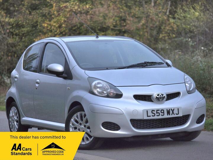 Toyota AYGO 1.0 VVT-i Platinum MultiMode Euro 4 5dr (AC) Toyota AYGO 1.0 VVT-i Platinum MultiMode Euro 4 5dr (AC)