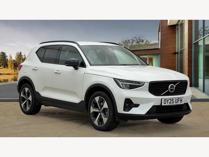 Volvo XC40 2.0 B4 MHEV Plus Dark DCT Auto Euro 6 (s/s) 5dr