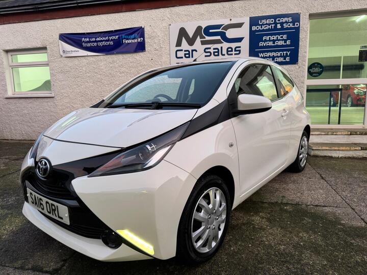 Toyota AYGO 1.0 VVT-i X-play Euro 5 3dr Euro 5 Toyota AYGO 1.0 VVT-i X-play Euro 5 3dr Euro 5