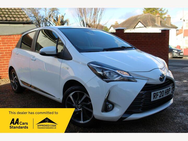 Toyota YARIS 1.5 VVT-h Y20 Bi-tone E-CVT Euro 6 (s/s) 5dr Toyota YARIS 1.5 VVT-h Y20 Bi-tone E-CVT Euro 6 (s/s) 5dr