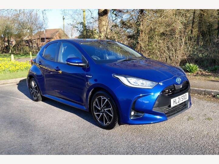 Toyota Yaris 1.5 VVT-h Design E-CVT Euro 6 (s/s) 5dr Toyota Yaris 1.5 VVT-h Design E-CVT Euro 6 (s/s) 5dr