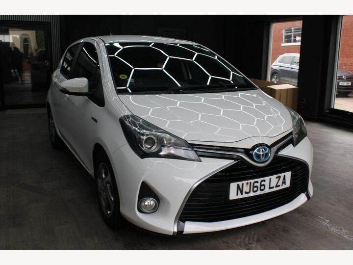 Toyota YARIS 1.5 VVT-h Icon E-CVT Euro 6 5dr