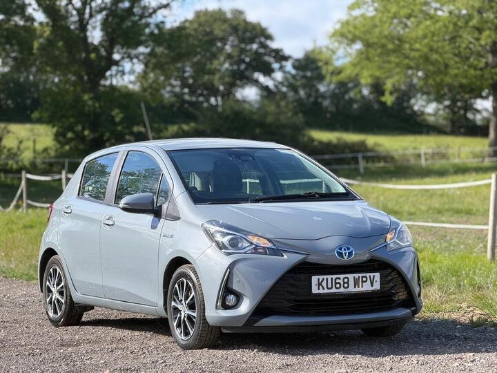 Toyota Yaris 1.5 VVT-h Icon Tech E-CVT Euro 6 (s/s) 5dr