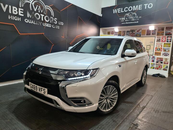 Mitsubishi Outlander 2.4h TwinMotor 13.8kWh 4h CVT 4WD Euro 6 (s/s) 5dr Mitsubishi Outlander 2.4h TwinMotor 13.8kWh 4h CVT 4WD Euro 6 (s/s) 5dr