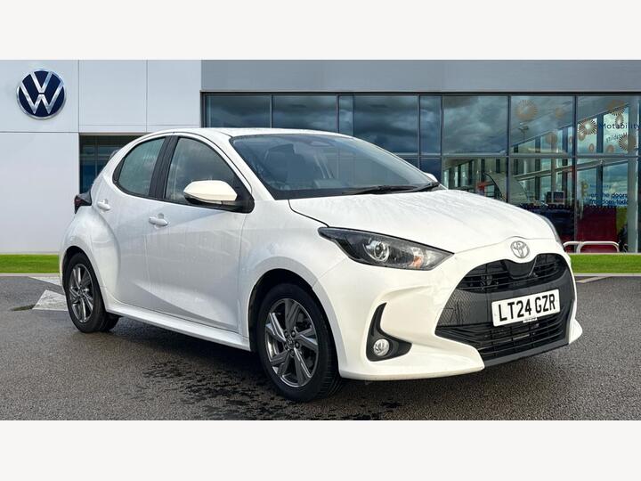 Toyota Yaris 1.5 VVT-h Icon E-CVT Euro 6 (s/s) 5dr Toyota Yaris 1.5 VVT-h Icon E-CVT Euro 6 (s/s) 5dr
