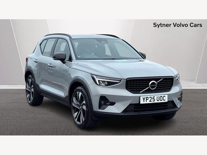 Volvo XC40 2.0 B3 MHEV Plus Dark DCT Auto Euro 6 (s/s) 5dr