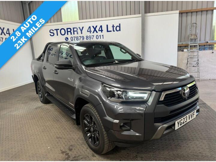 Toyota HI-LUX 2.8 D-4D Invincible X Auto 4WD Euro 6 (s/s) 4dr