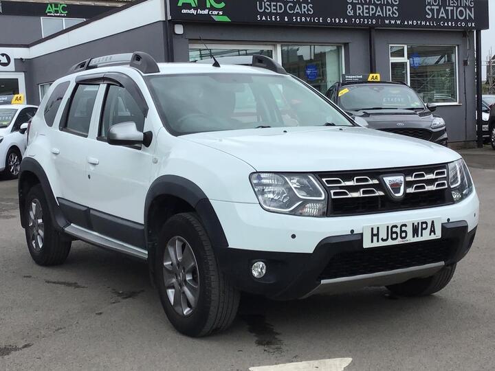 Dacia Duster 1.5 DCi Laureate Euro 6 (s/s) 5dr Dacia Duster 1.5 DCi Laureate Euro 6 (s/s) 5dr