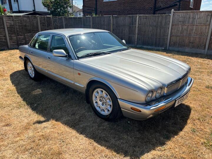 Jaguar XJ 4.0 Sovereign 4dr